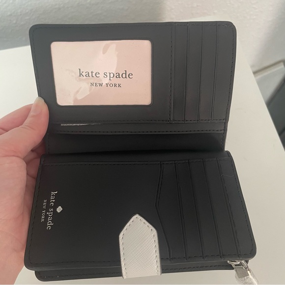 New Kate Spade Wallett - Picture 3 of 4